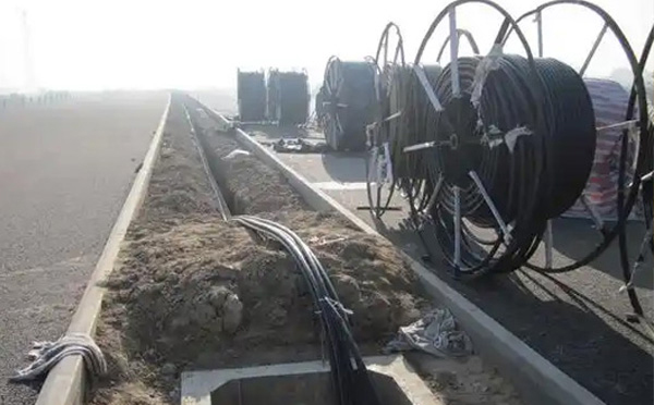 现代通信网络建设指南:喀什光缆施工全流程技术解析与质量控制 现代通信网络建设指南:喀什光缆施工全流程技术解析与质量控制